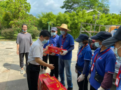 德晟集團董事長駱志凌帶隊慰問一線，為基層員工“送清涼”